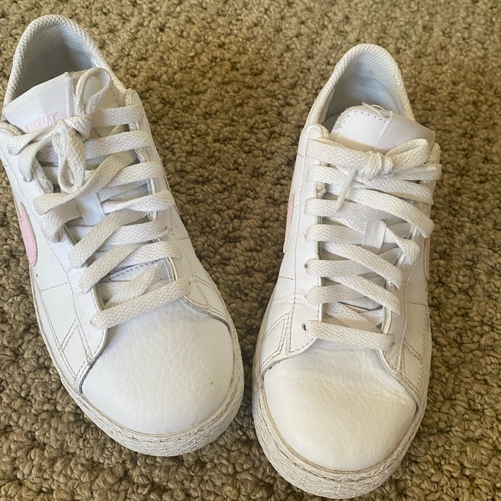 Girl Nike size 3.5 youth